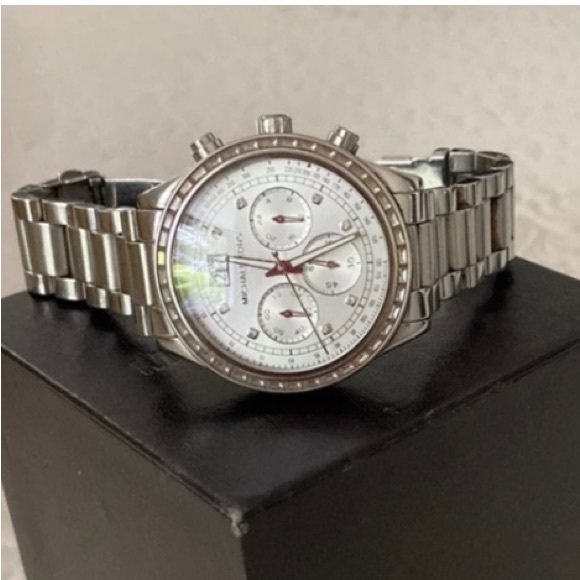 Michael Kors Watch - Picture 2 of 2